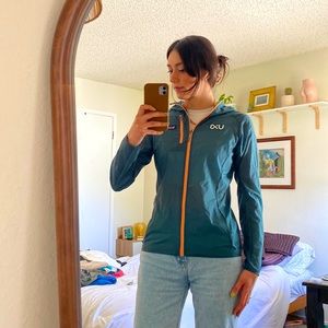 Patagonia wind breaker; branded, like new